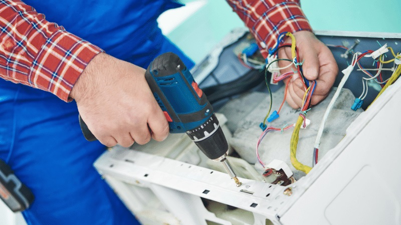 Kula Arçelik Arçelik çamaşır makinesi kart tamiri – Su almama arızası orijinal parça ile giderildi. - Teknik servis örneği